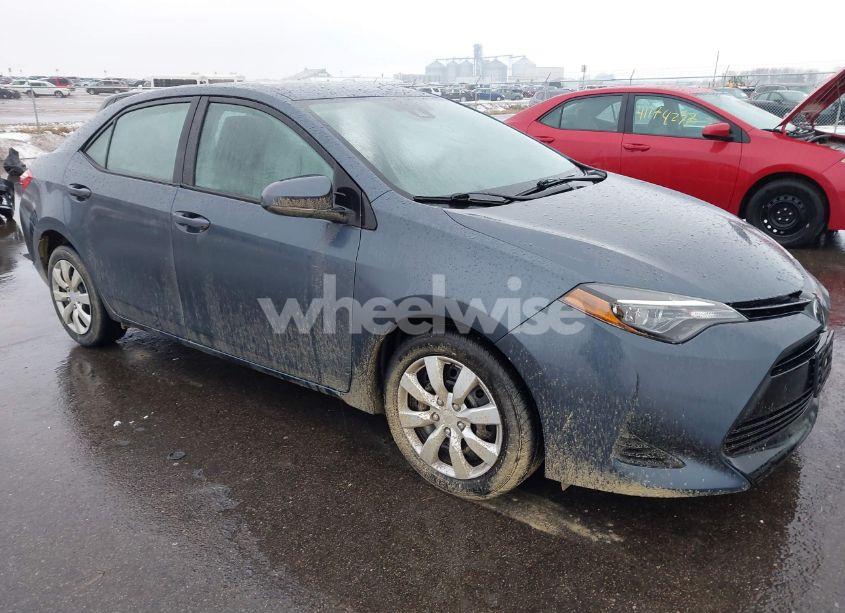 2019 Toyota Corolla LE (VIN 2T1BURHE3KC238810) main photo