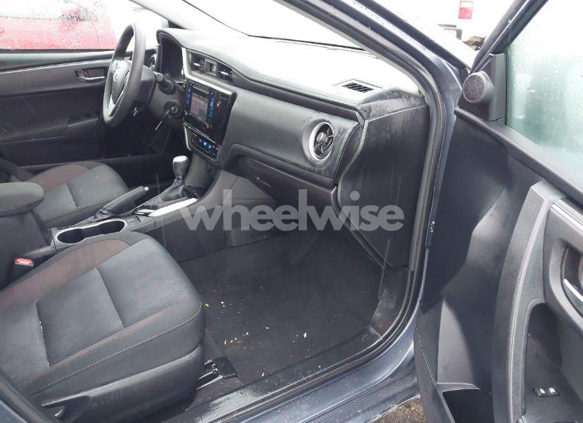 Photo 5 of 2019 Toyota Corolla LE (VIN 2T1BURHE3KC238810)