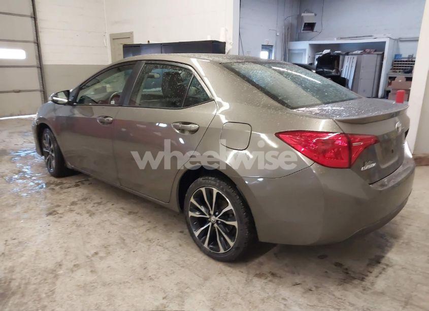 Photo 3 of 2019 Toyota Corolla SE (VIN 2T1BURHE3KC239343)