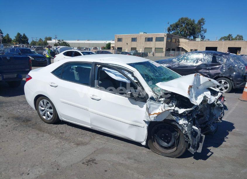 2015 Toyota Corolla LE (VIN 2T1BURHE4FC241222) main photo