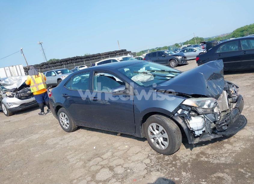 2015 Toyota Corolla L (VIN 2T1BURHE4FC357066) main photo
