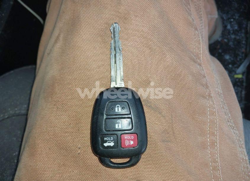 Photo 11 of 2015 Toyota Corolla LE (VIN 2T1BURHE4FC386079)