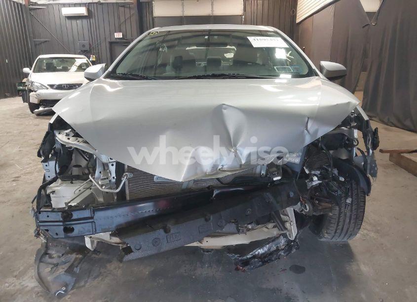 Photo 13 of 2015 Toyota Corolla LE (VIN 2T1BURHE4FC395784)