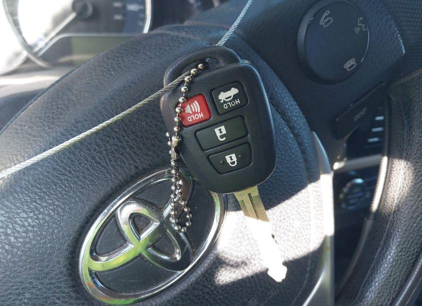 Photo 11 of 2015 Toyota Corolla LE (VIN 2T1BURHE4FC411823)