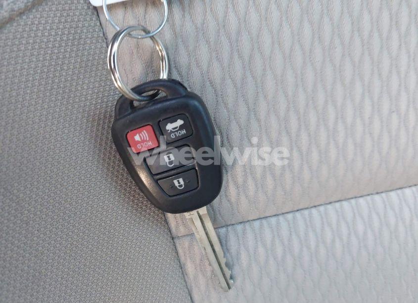 Photo 11 of 2016 Toyota Corolla LE (VIN 2T1BURHE4GC677733)