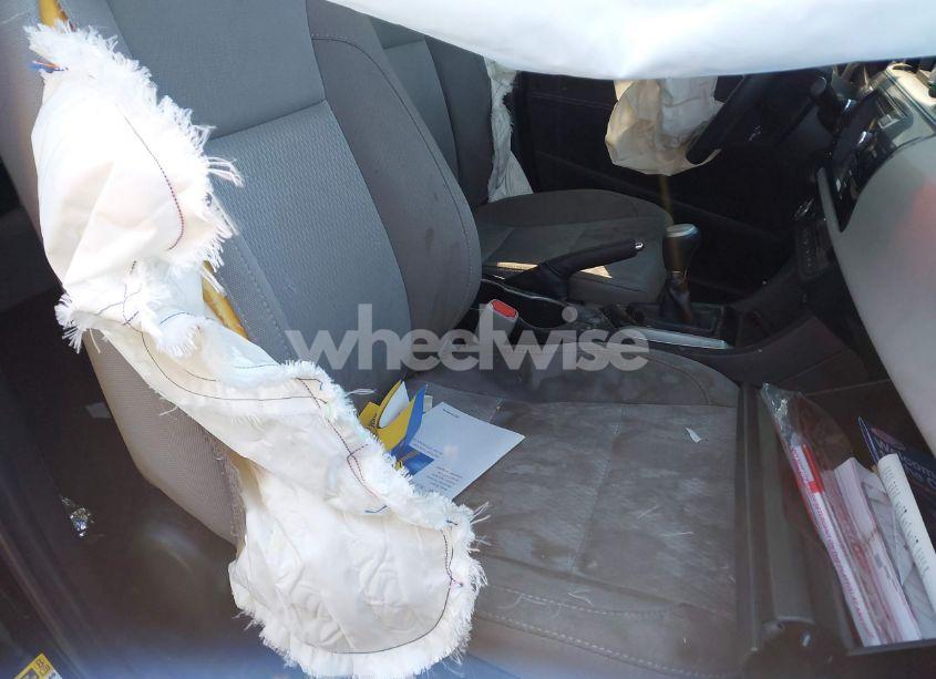 Photo 5 of 2016 Toyota Corolla LE (VIN 2T1BURHE4GC714621)