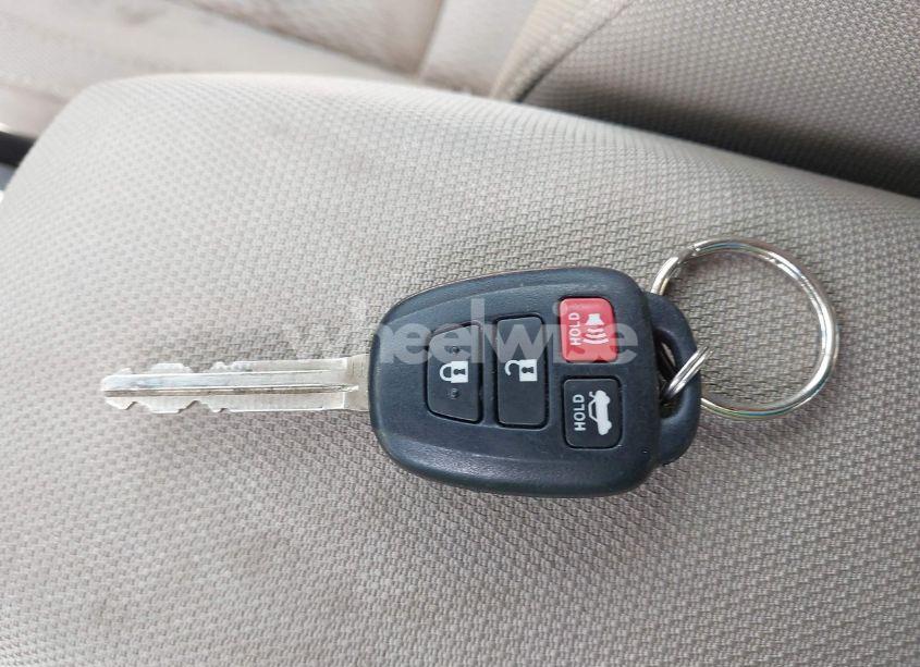 Photo 11 of 2016 Toyota Corolla LE (VIN 2T1BURHE4GC738062)