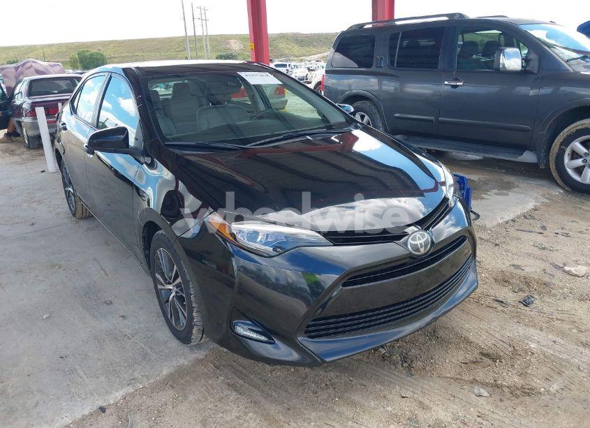 2017 Toyota Corolla L/LE/XLE/SE/XSE (VIN 2T1BURHE4HC769913) main photo