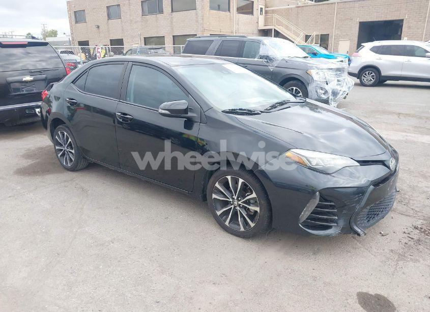 2017 Toyota Corolla SE (VIN 2T1BURHE4HC773766) main photo