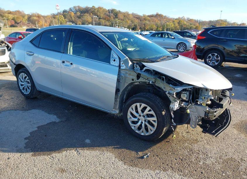 2017 Toyota Corolla LE (VIN 2T1BURHE4HC795136) main photo