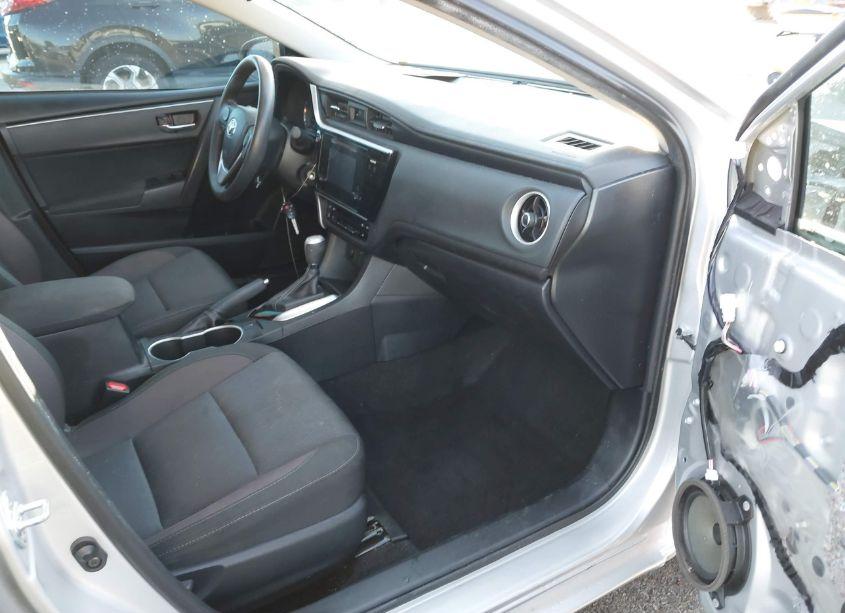 Photo 5 of 2017 Toyota Corolla LE (VIN 2T1BURHE4HC795136)