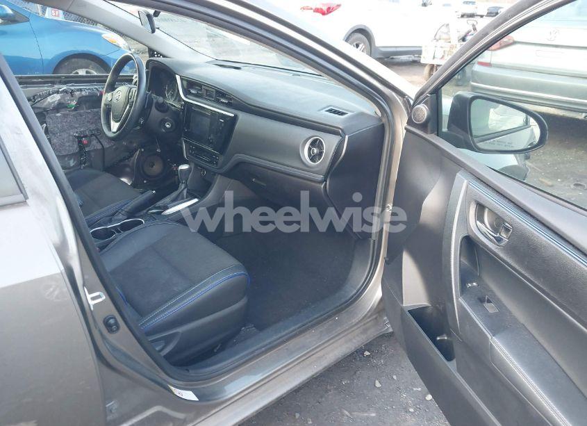 Photo 5 of 2017 Toyota Corolla SE (VIN 2T1BURHE4HC814784)