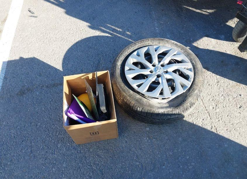 Photo 12 of 2017 Toyota Corolla LE (VIN 2T1BURHE4HC826689)