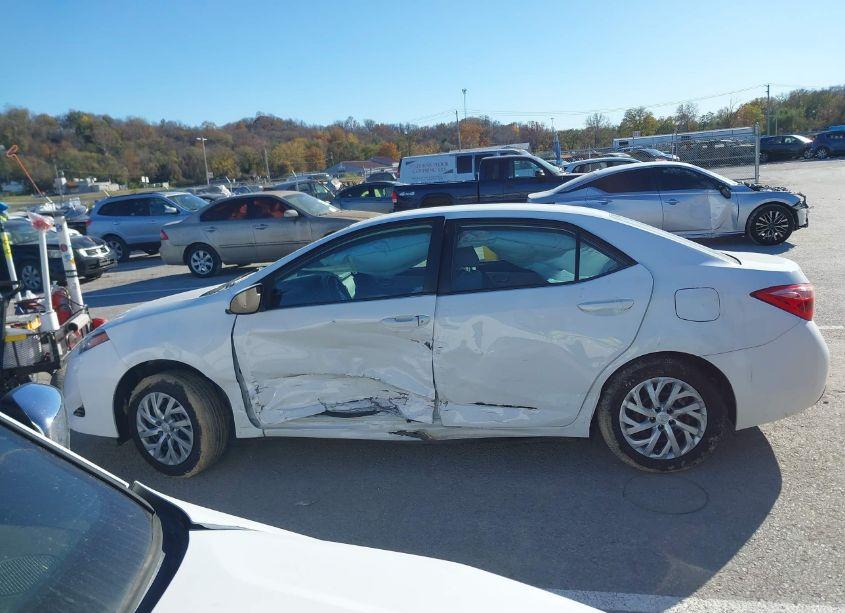 Photo 15 of 2017 Toyota Corolla LE (VIN 2T1BURHE4HC826689)