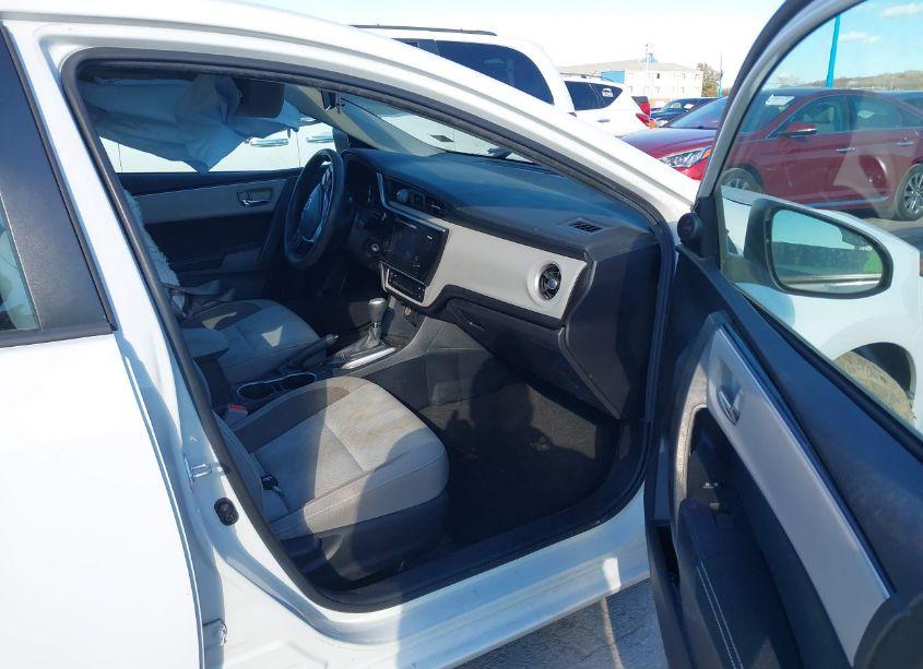 Photo 5 of 2017 Toyota Corolla LE (VIN 2T1BURHE4HC826689)