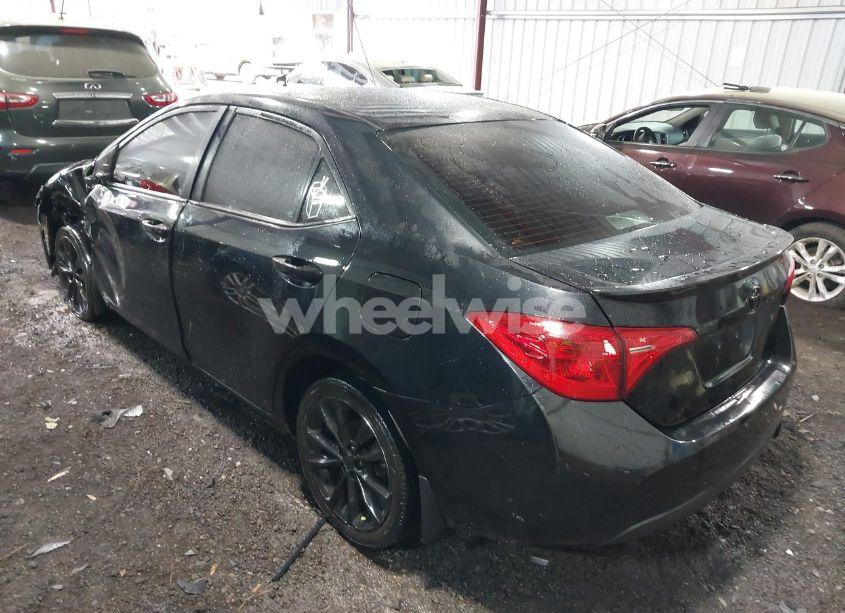 Photo 3 of 2017 Toyota Corolla SE (VIN 2T1BURHE4HC867517)