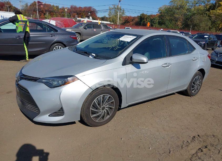 Photo 2 of 2017 Toyota Corolla LE (VIN 2T1BURHE4HC870966)