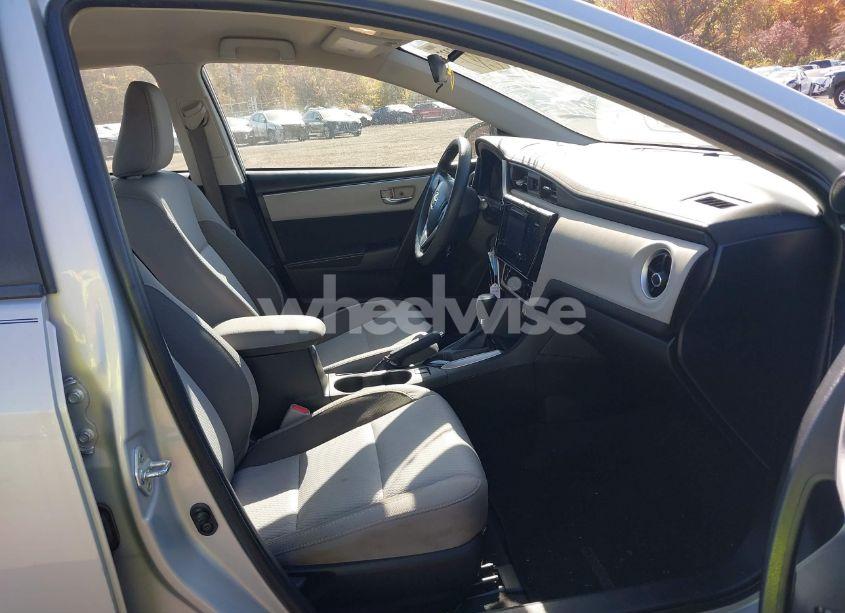 Photo 5 of 2017 Toyota Corolla LE (VIN 2T1BURHE4HC870966)