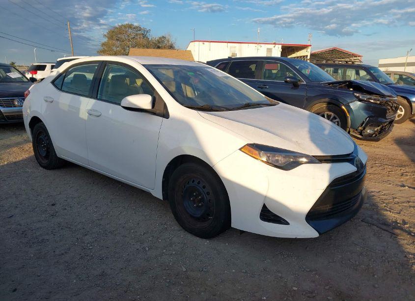 2017 Toyota Corolla LE (VIN 2T1BURHE4HC900435) main photo