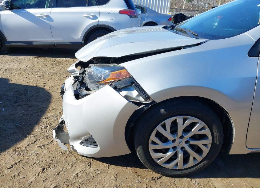 Photo 18 of 2017 Toyota Corolla LE (VIN 2T1BURHE4HC927375)