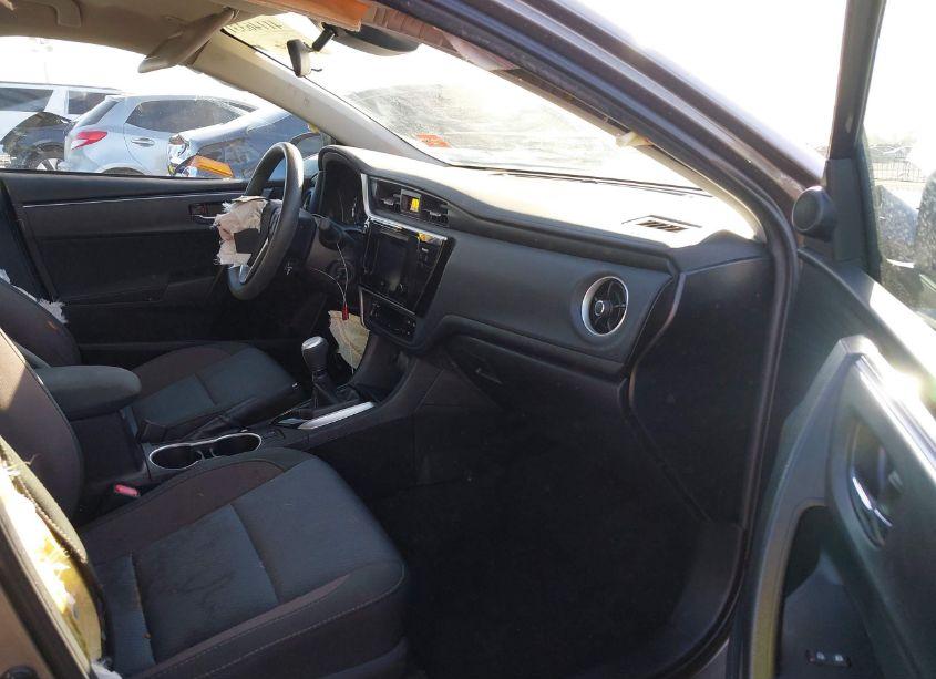 Photo 5 of 2017 Toyota Corolla LE (VIN 2T1BURHE4HC939686)