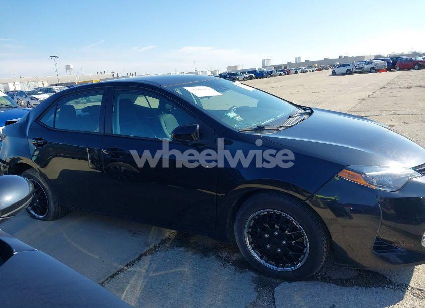 Photo 5 of 2017 Toyota Corolla LE (VIN 2T1BURHE4HC944340)