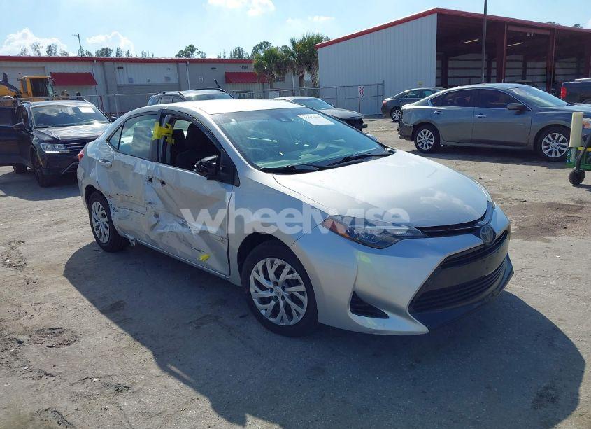 2018 Toyota Corolla LE (VIN 2T1BURHE4JC017179) main photo