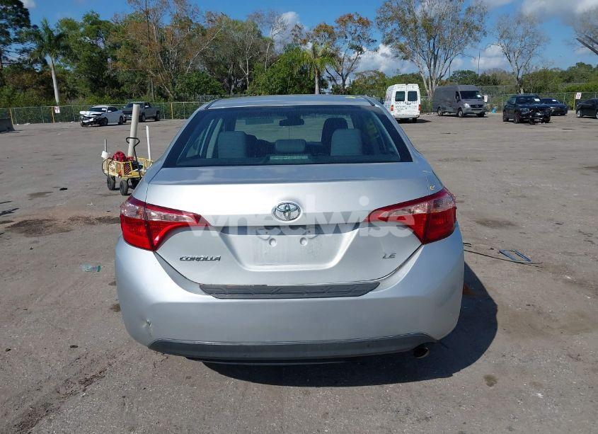 Photo 16 of 2018 Toyota Corolla LE (VIN 2T1BURHE4JC017179)