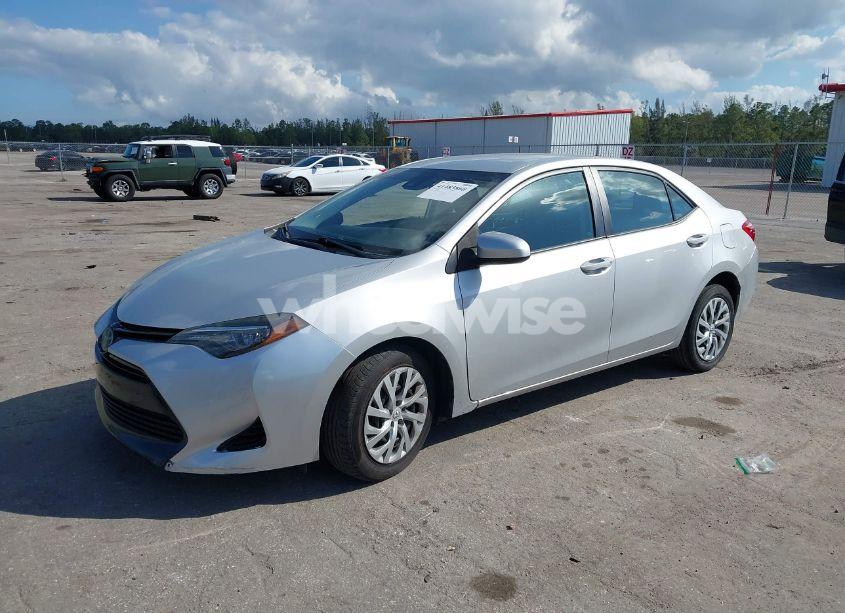Photo 2 of 2018 Toyota Corolla LE (VIN 2T1BURHE4JC017179)