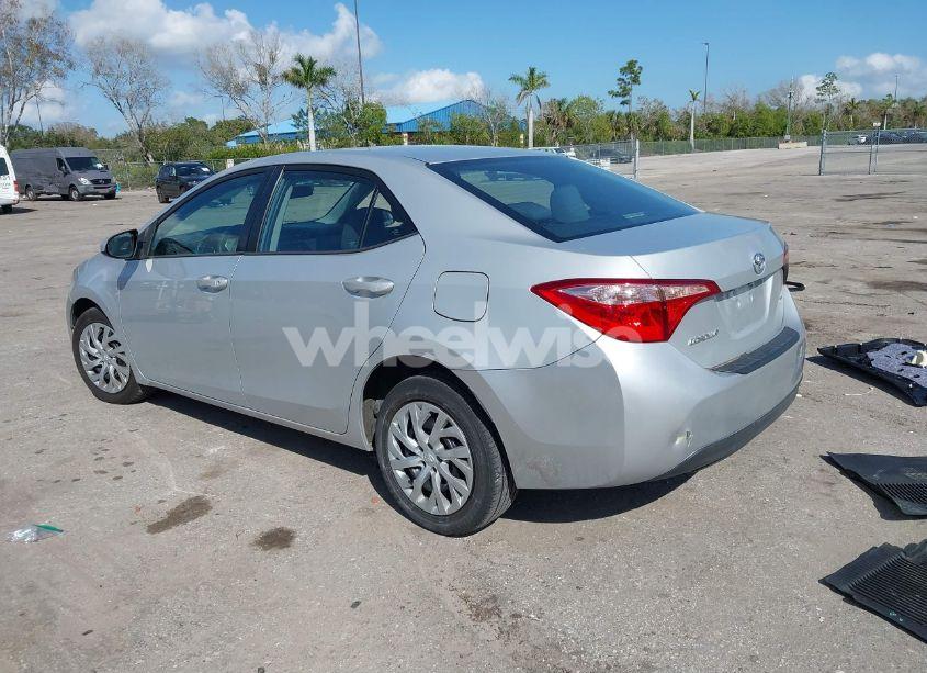 Photo 3 of 2018 Toyota Corolla LE (VIN 2T1BURHE4JC017179)