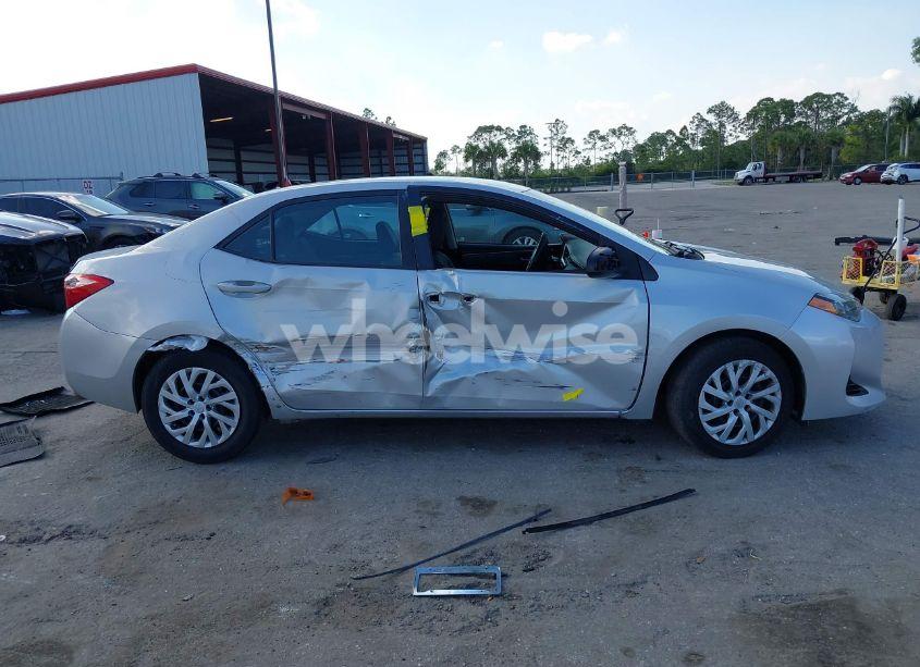 Photo 6 of 2018 Toyota Corolla LE (VIN 2T1BURHE4JC017179)