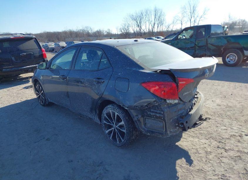 Photo 3 of 2018 Toyota Corolla L/LE/XLE/SE/XSE (VIN 2T1BURHE4JC029610)