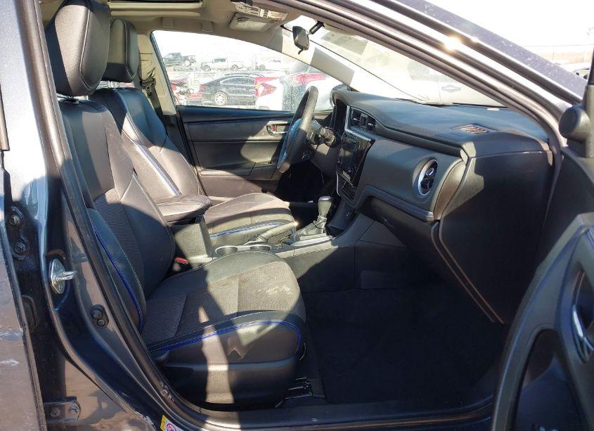 Photo 5 of 2018 Toyota Corolla L/LE/XLE/SE/XSE (VIN 2T1BURHE4JC029610)