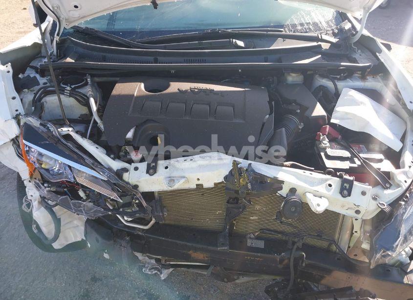 Photo 10 of 2018 Toyota Corolla LE (VIN 2T1BURHE4JC030563)