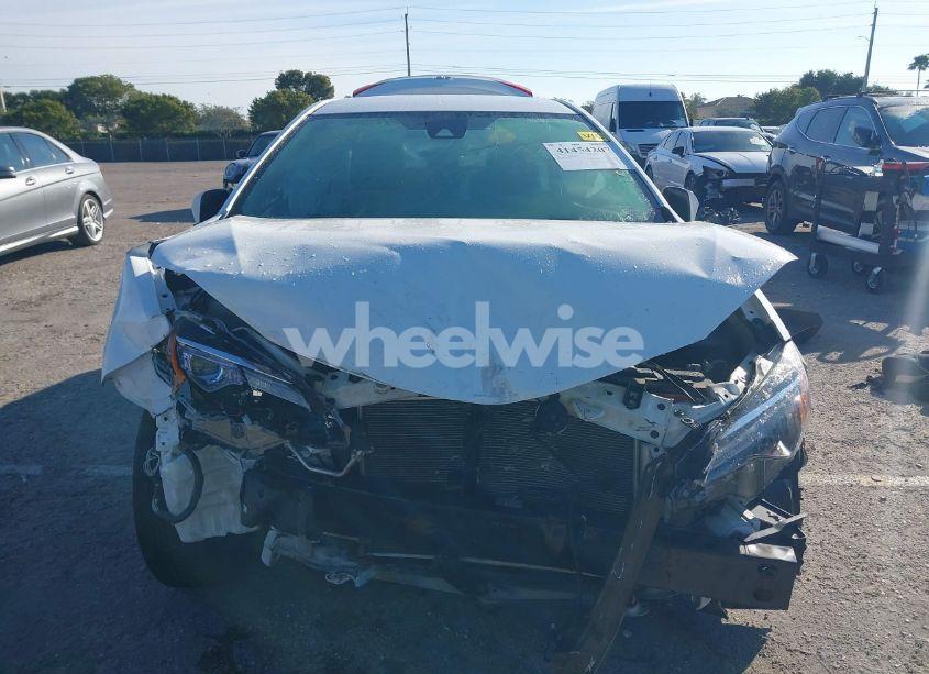 Photo 12 of 2018 Toyota Corolla LE (VIN 2T1BURHE4JC030563)