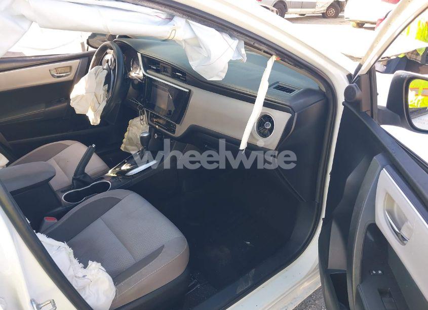 Photo 5 of 2018 Toyota Corolla LE (VIN 2T1BURHE4JC030563)