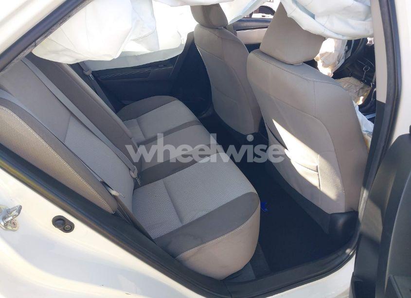 Photo 8 of 2018 Toyota Corolla LE (VIN 2T1BURHE4JC030563)