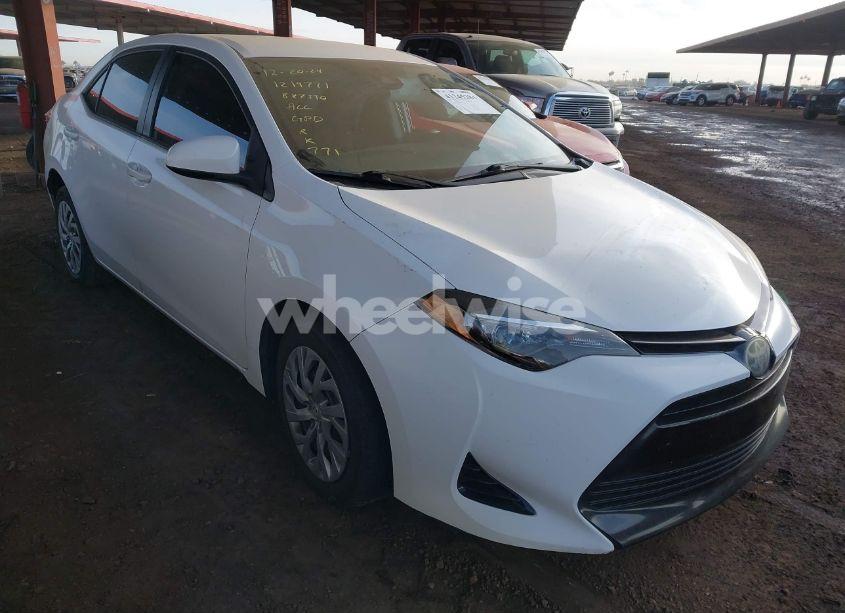 2018 Toyota Corolla LE (VIN 2T1BURHE4JC053406) main photo