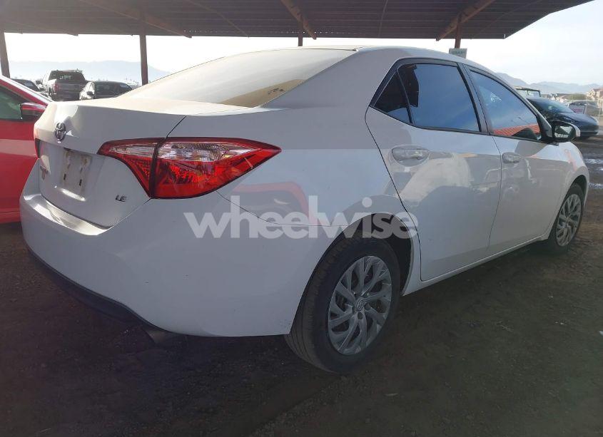 Photo 4 of 2018 Toyota Corolla LE (VIN 2T1BURHE4JC053406)