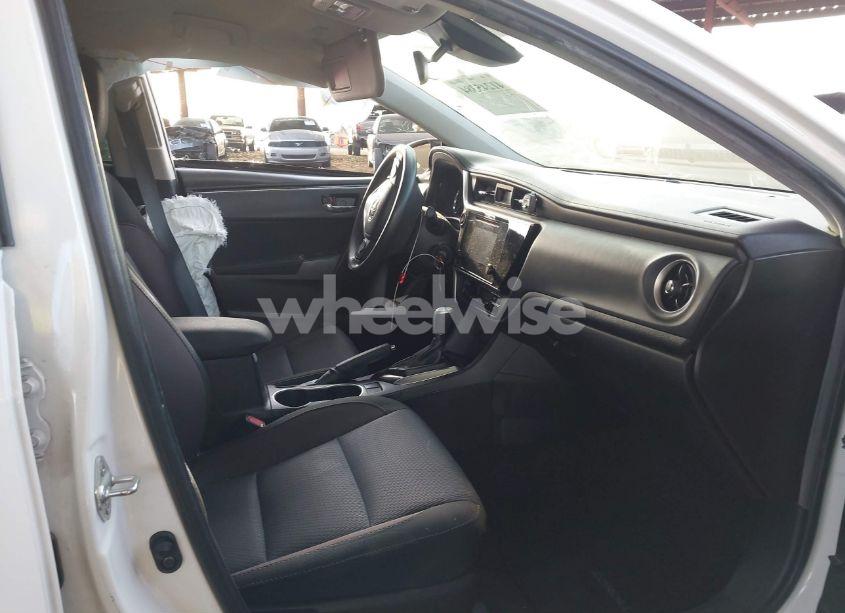 Photo 5 of 2018 Toyota Corolla LE (VIN 2T1BURHE4JC053406)