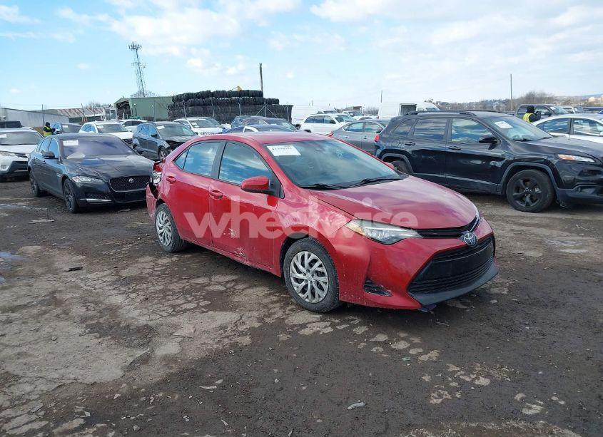 2018 Toyota Corolla LE (VIN 2T1BURHE4JC063966) main photo