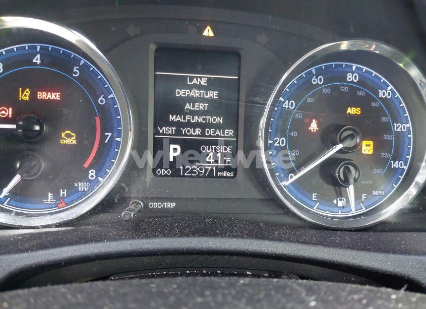 Photo 16 of 2018 Toyota Corolla LE (VIN 2T1BURHE4JC063966)