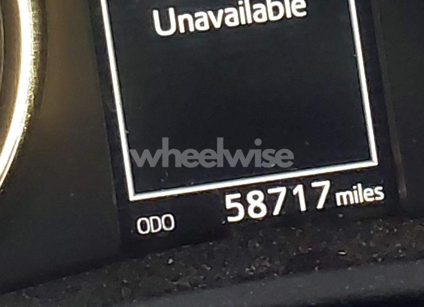 Photo 15 of 2018 Toyota Corolla SE (VIN 2T1BURHE4JC075373)