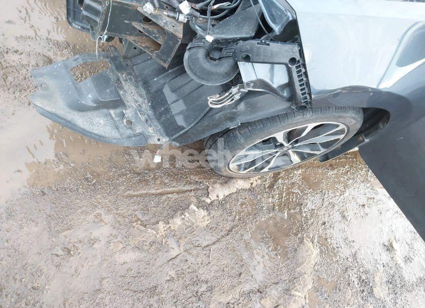 Photo 17 of 2018 Toyota Corolla SE (VIN 2T1BURHE4JC075373)