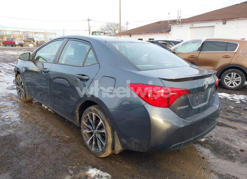 Photo 3 of 2018 Toyota Corolla SE (VIN 2T1BURHE4JC075373)