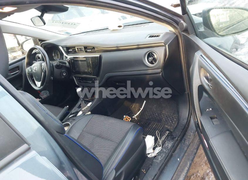 Photo 5 of 2018 Toyota Corolla SE (VIN 2T1BURHE4JC075373)