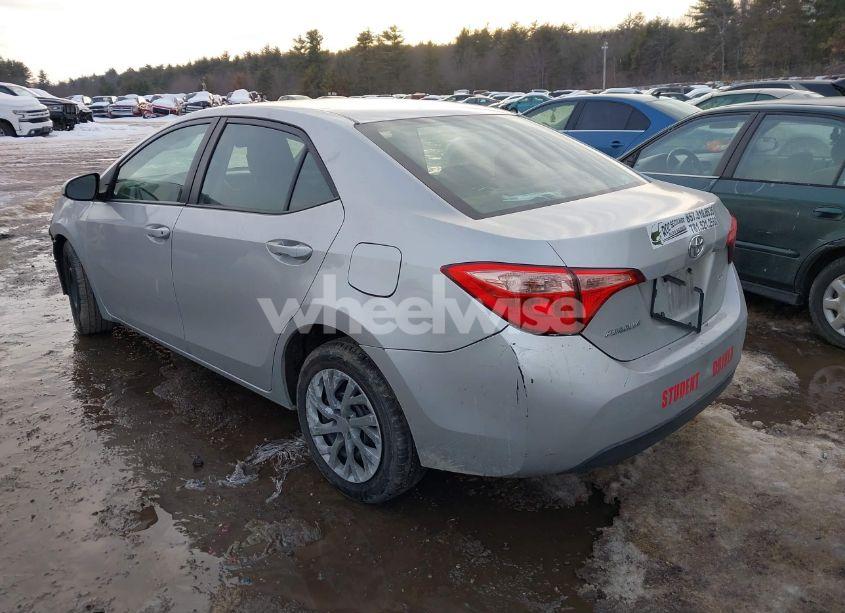Photo 3 of 2018 Toyota Corolla LE (VIN 2T1BURHE4JC078578)
