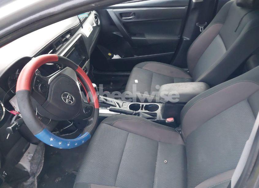Photo 5 of 2018 Toyota Corolla LE (VIN 2T1BURHE4JC078578)