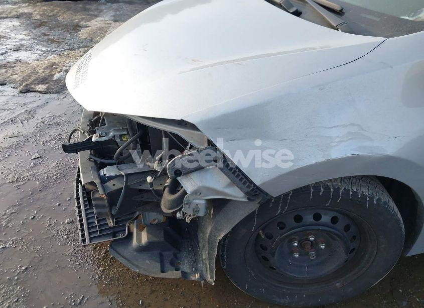 Photo 6 of 2018 Toyota Corolla LE (VIN 2T1BURHE4JC078578)