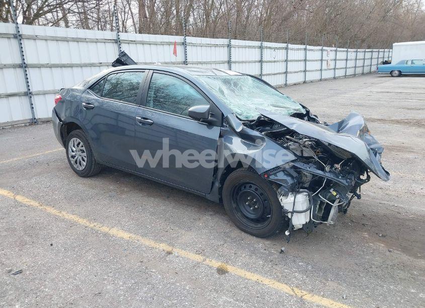 2018 Toyota Corolla LE (VIN 2T1BURHE4JC081237) main photo
